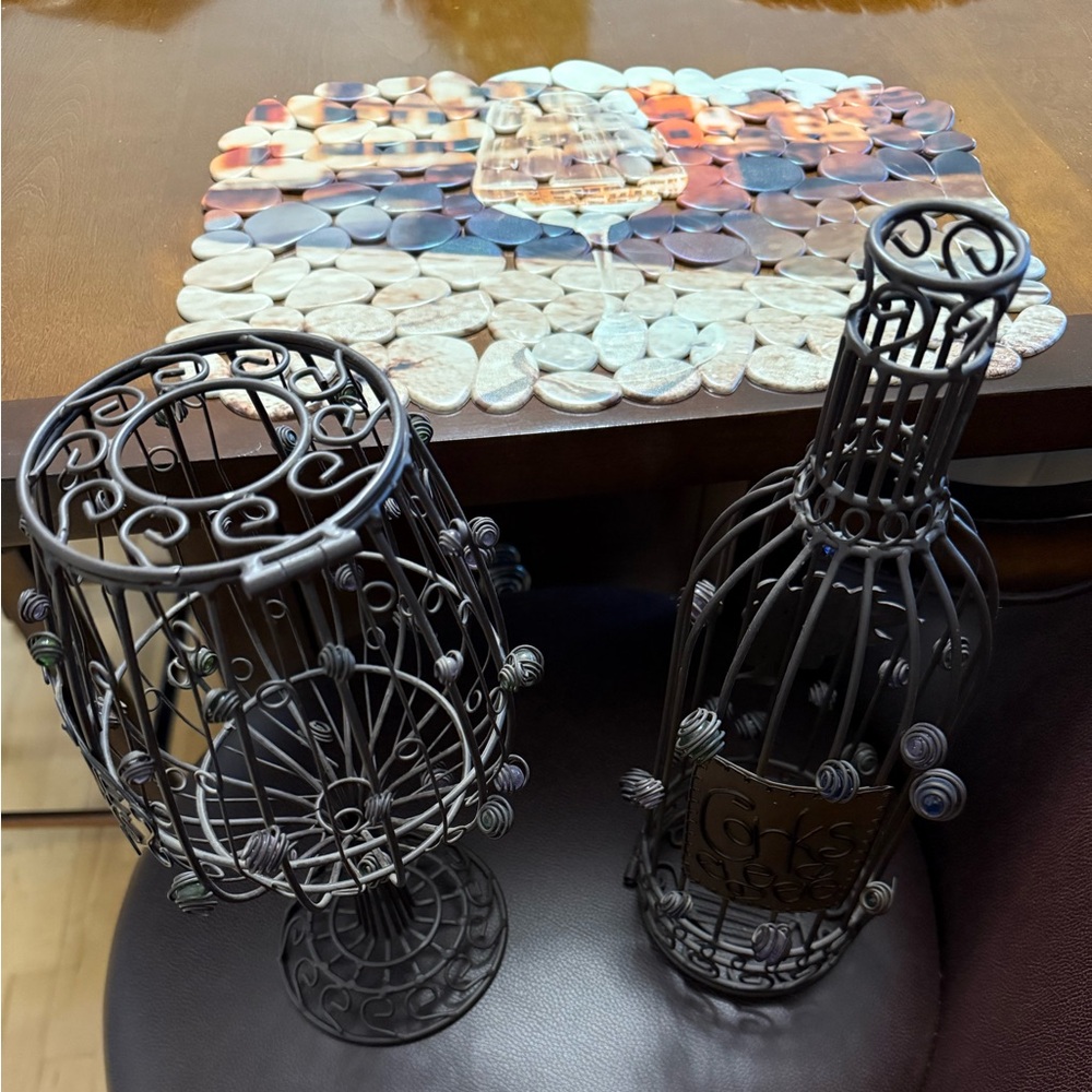 NWOT 2 CULINARY EDGE WROUGHT IRON WINE CORK HOLDER w/LABEL & door with wine mat